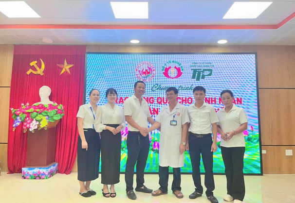 CÔNG TY CỔ PHẦN CHUỖI THỰC PHẨM TTP CHI NHÁNH MIỀN TRUNG TRAO TẶNG 20 PHẦN QUÀ DINH DƯỠNG Ý NGHĨA CHO NGƯỜI BỆNH CÓ HOÀN CẢNH KHÓ KHĂN