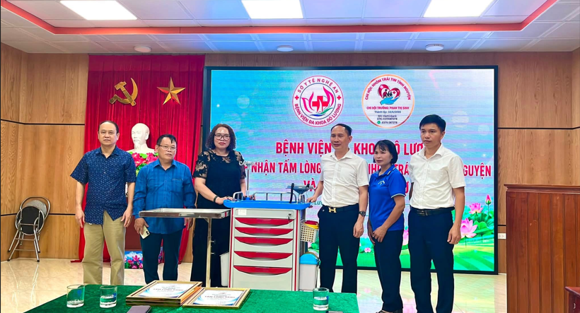 TIẾP NHẬN TẤM LÒNG VÀNG TỪ NHÓM TRÁI TIM TÌNH NGUYỆN VÀ CÁC NHÀ HẢO TÂM